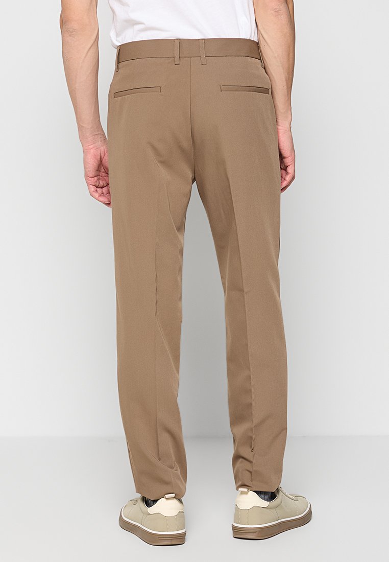 RELAXED FIT  Media 3