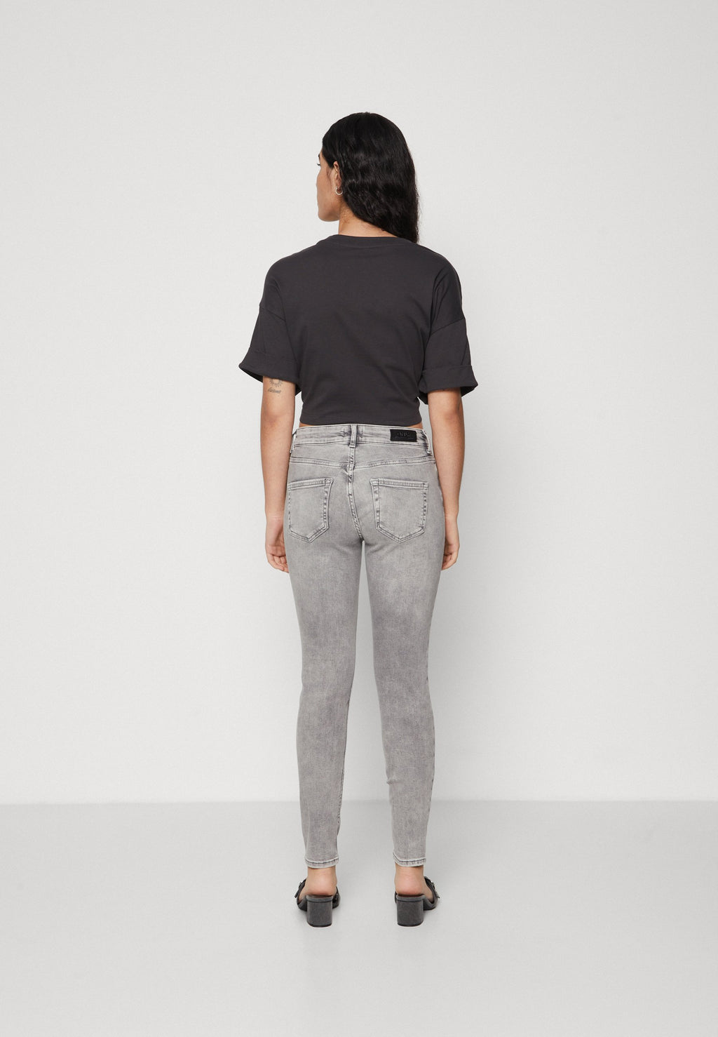 ONLBLUSH MID Media 4