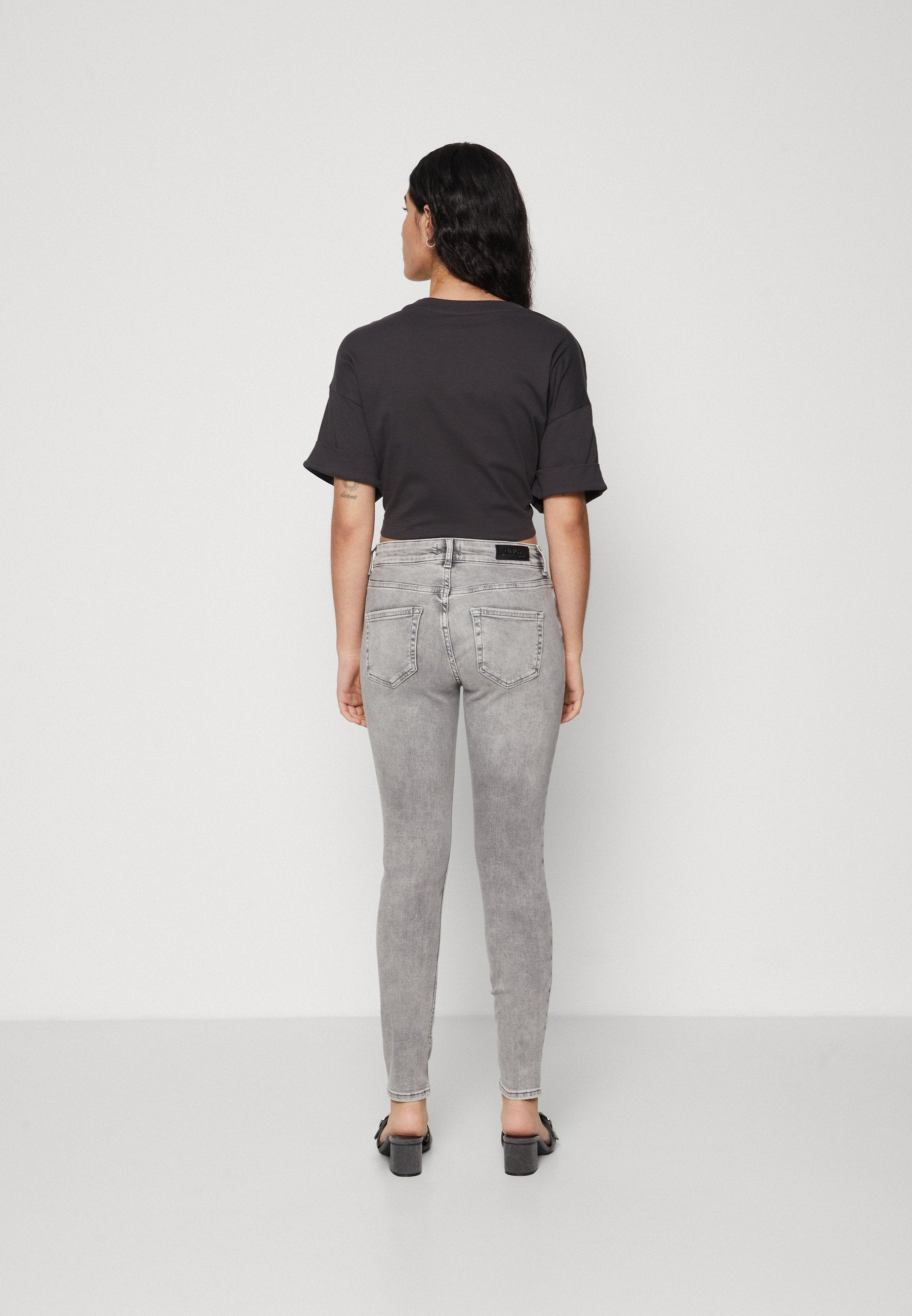 ONLBLUSH MID Media 4