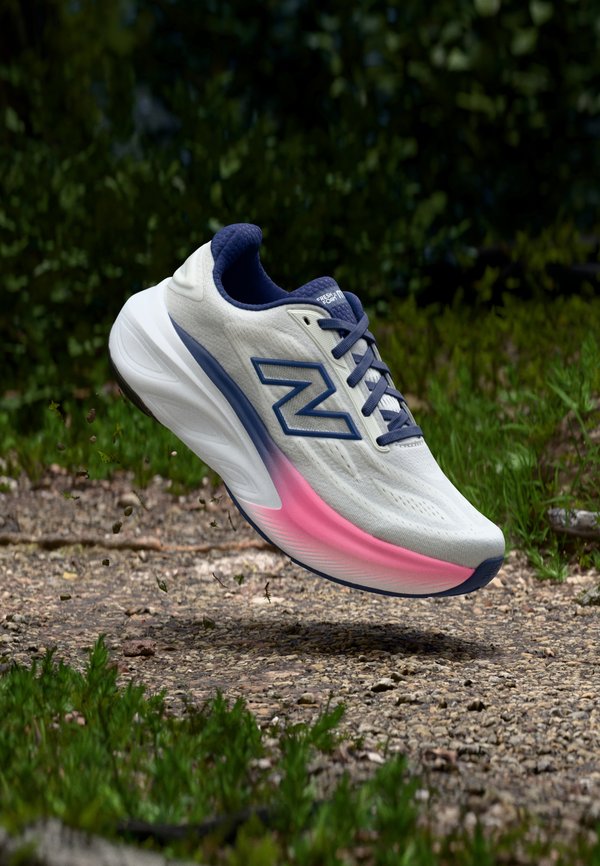 New Balance FRESH FOAM X MORE V6 - Road running shoes - reflection