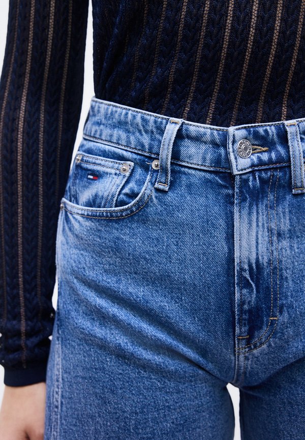 Tommy Jeans MID RISE TWIST SEAM BARREL LEG JEANS