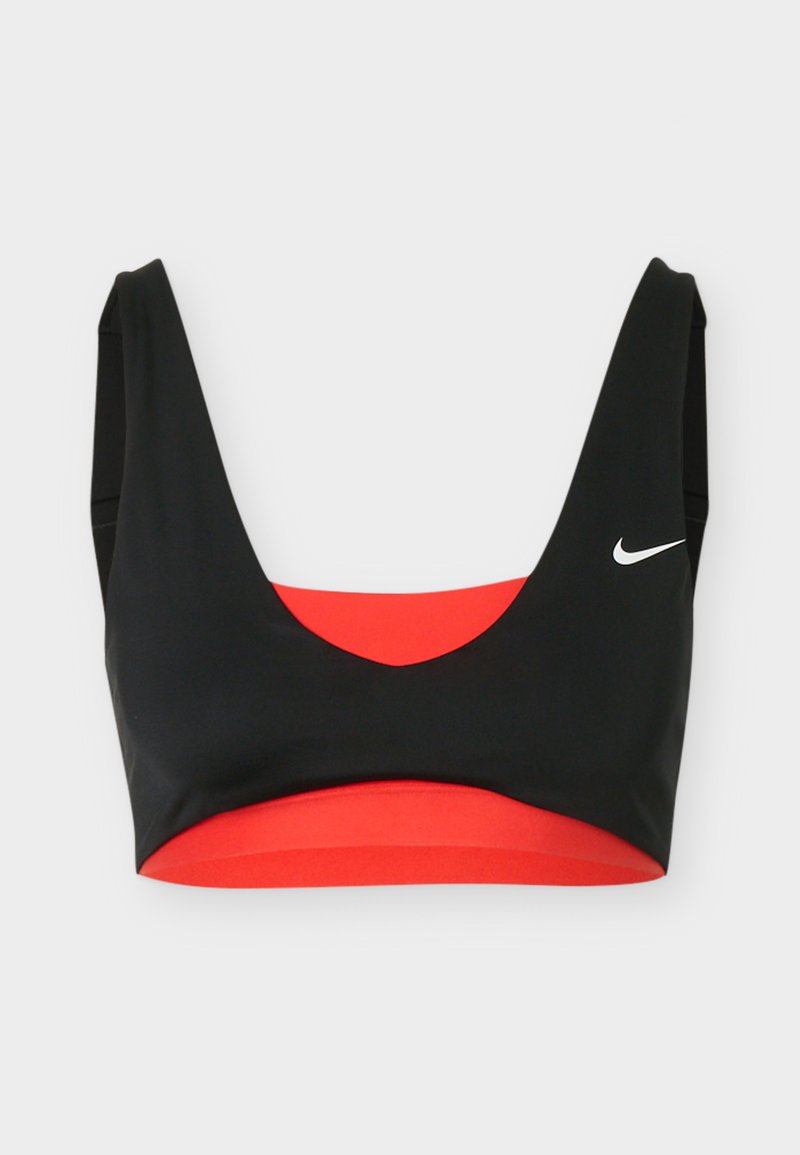 Schwarzer und roter Nike-Sport-BH mit breiten Schulterriemen und Rundhalsausschnitt, mit einem weißen Nike-Swoosh-Logo auf der linken Seite.