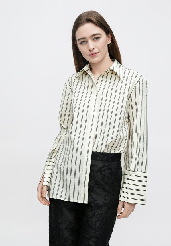 DAY Birger et Mikkelsen HUNT REFINED STRUCTURE