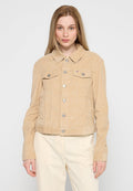 Beige Denimjacke mit kragenförmigem Ausschnitt, vorderer Knopfleiste, zwei Brusttaschen und langen Ärmeln. Texturiertes Gewebe mit sichtbaren Nähten.