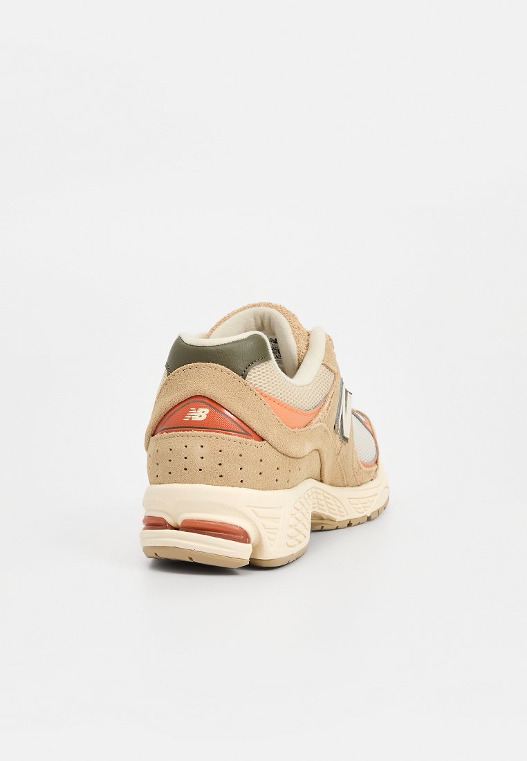 New Balance 2002R