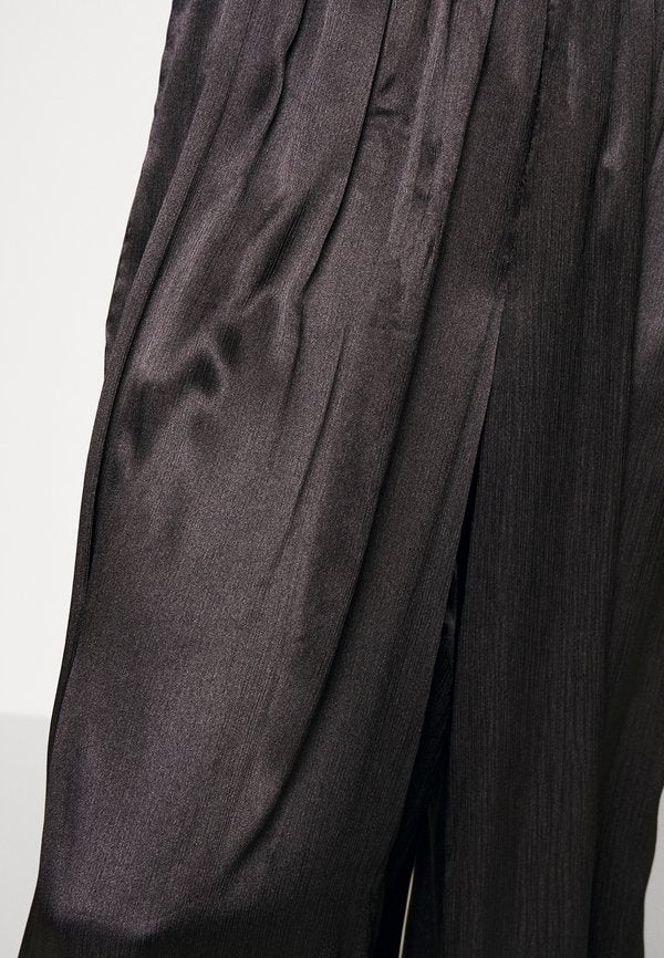 Glamorous MODEST WIDE