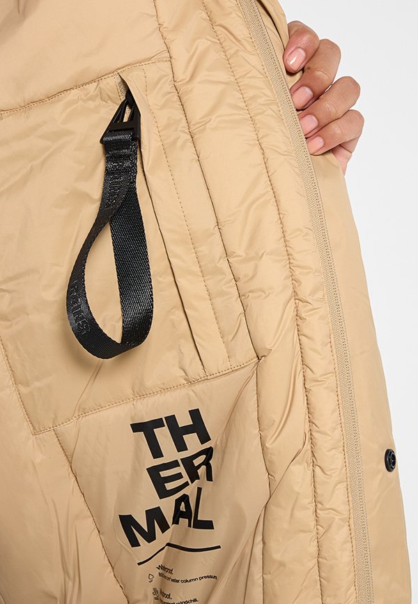 Rains VARDO BOMBER