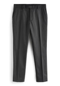 Graue Kandidatenhose mit geradem Schnitt, aus glattem Stoff mit subtiler Textur, mit Fronttaschen und einem einzigen Knopfverschluss.