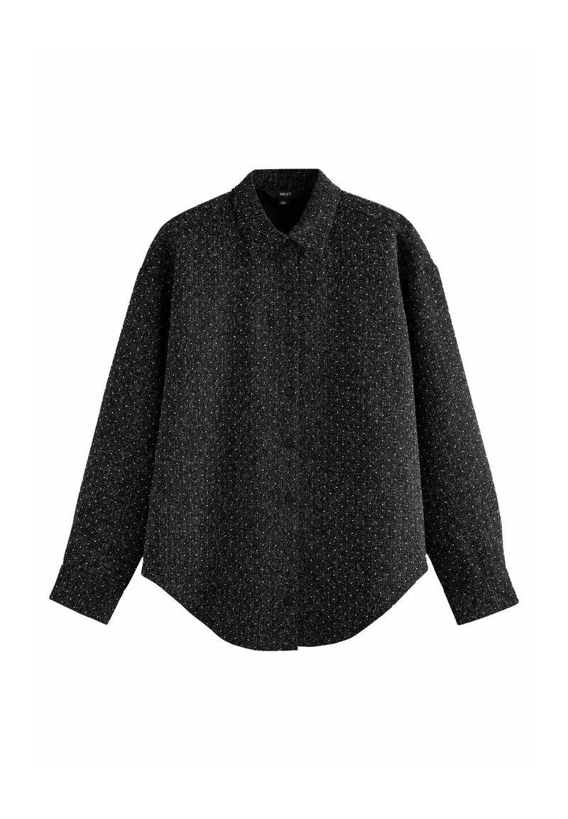 Schwarze Button-Down-Bluse aus strukturiertem Stoff mit einem gesprenkelten Muster. Lange Ärmel mit klassischem Kragen und abgerundetem Saum.