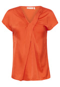 Kurze Ärmel, V-Ausschnitt Oberteil in leuchtendem Orange. Hergestellt aus glattem, leichtem Stoff mit einem verdrehten Vorderteil und einer lässigen Passform.