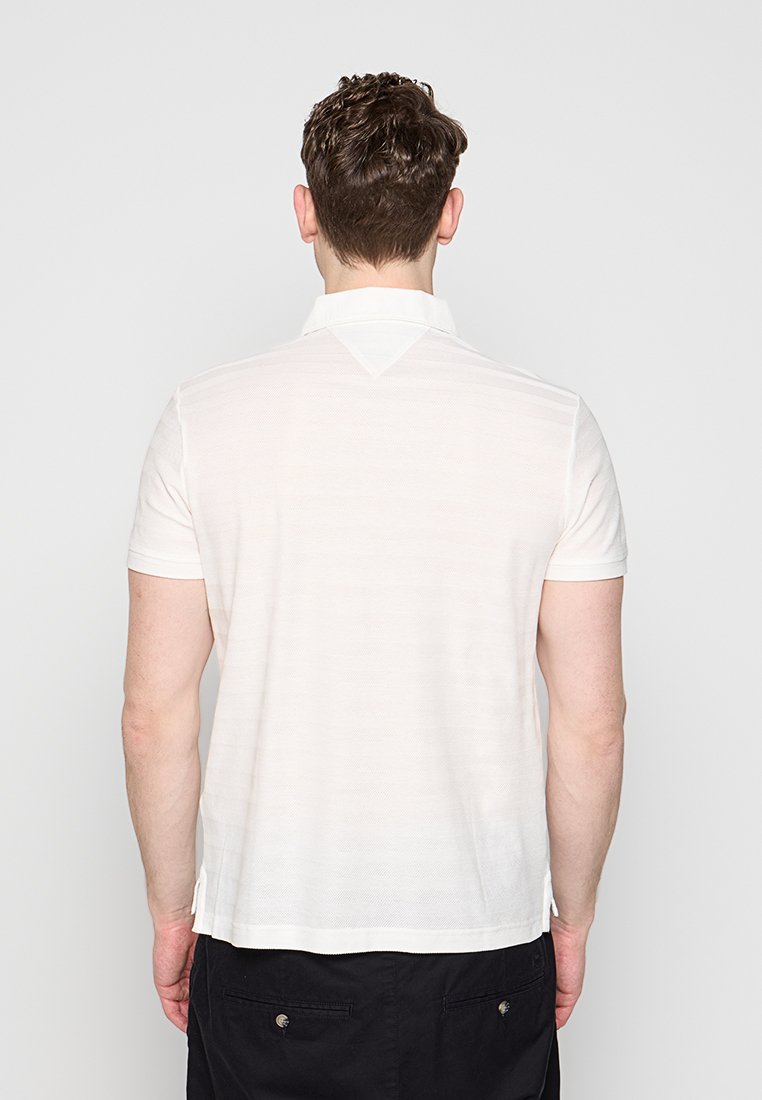 REGULAR FIT Media 3