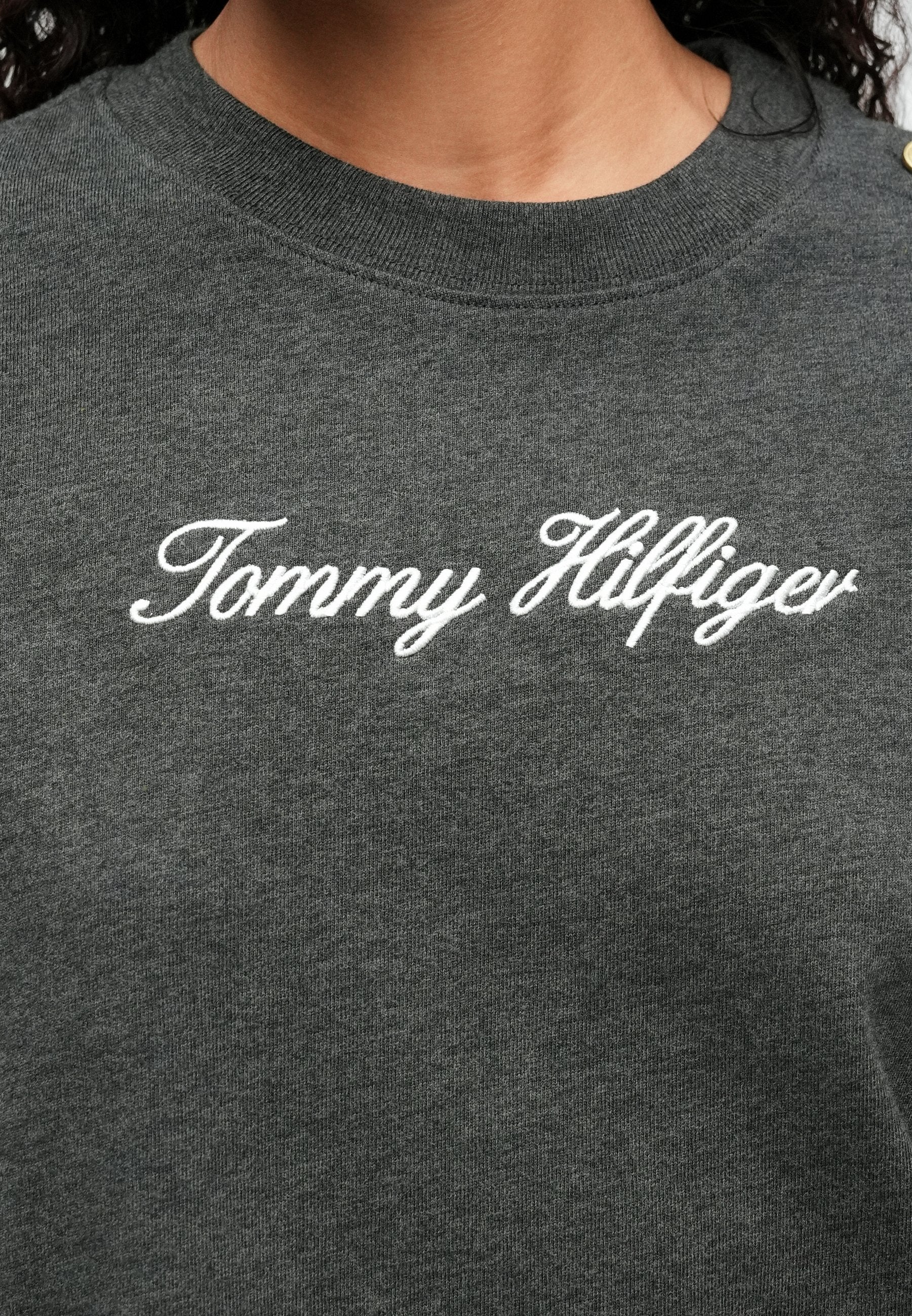 GOLD-TONE BUTTON LOGO EMBROIDERY RELAXED T-SHIRT Media 6