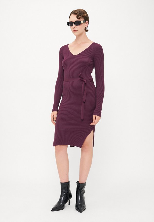 Vero Moda Tall VMSABA V NECK BELT DRESS