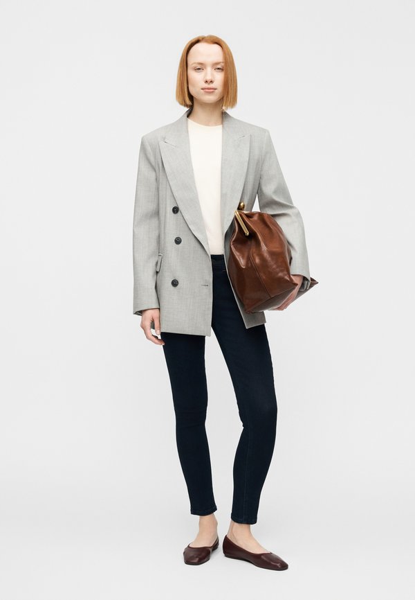 MAX&Co. NODO