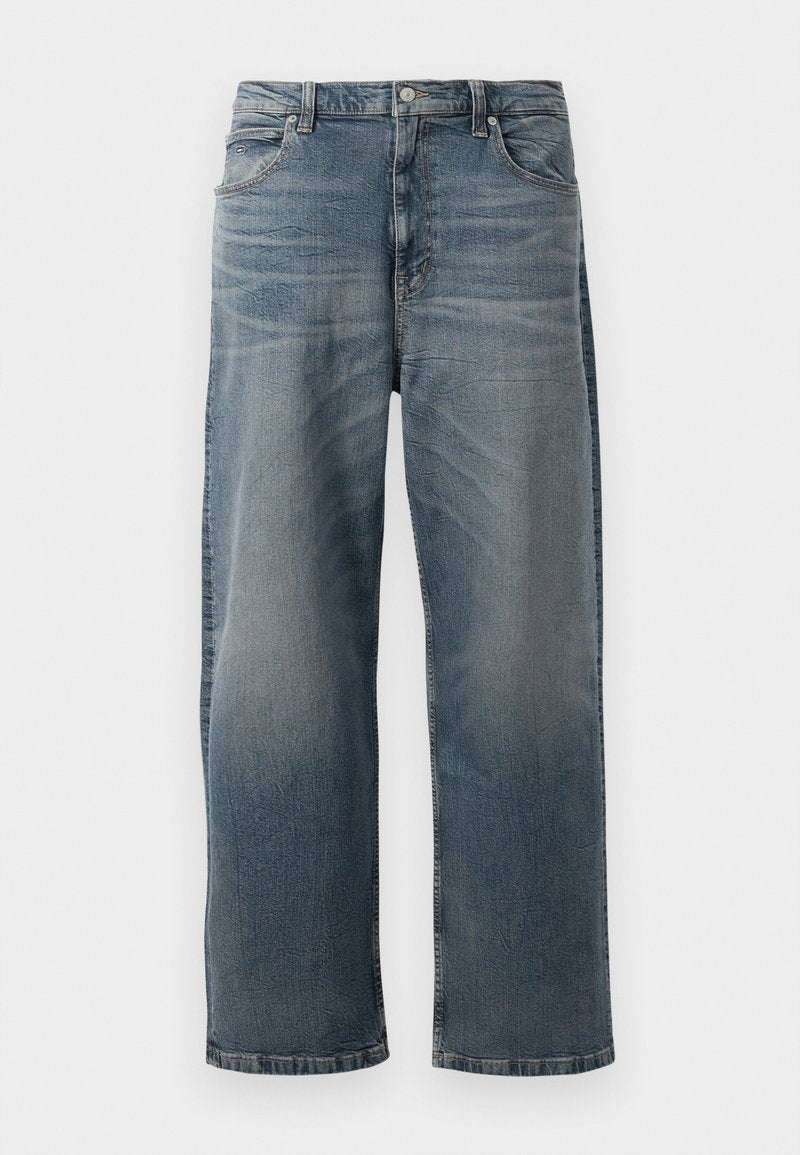 Helleblaue Jeans mit geradem Bein, ausgewaschenem Aussehen, fünf Taschen und einem Knopfverschluss an der Taille.