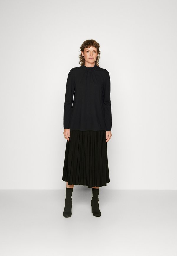 Banana Republic RUFFLE NECK