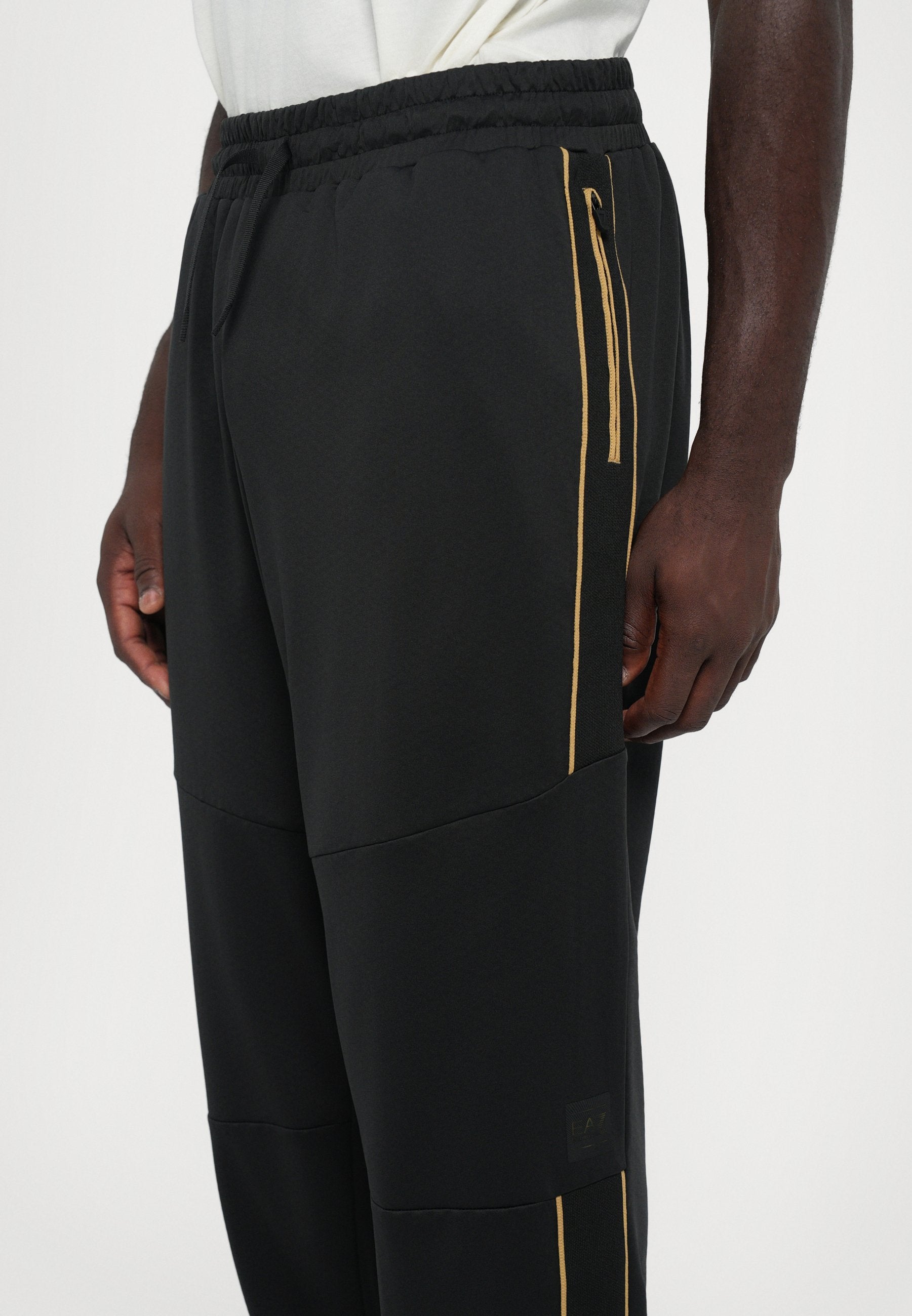 TRAIN SOCCER PANTS  Media 7