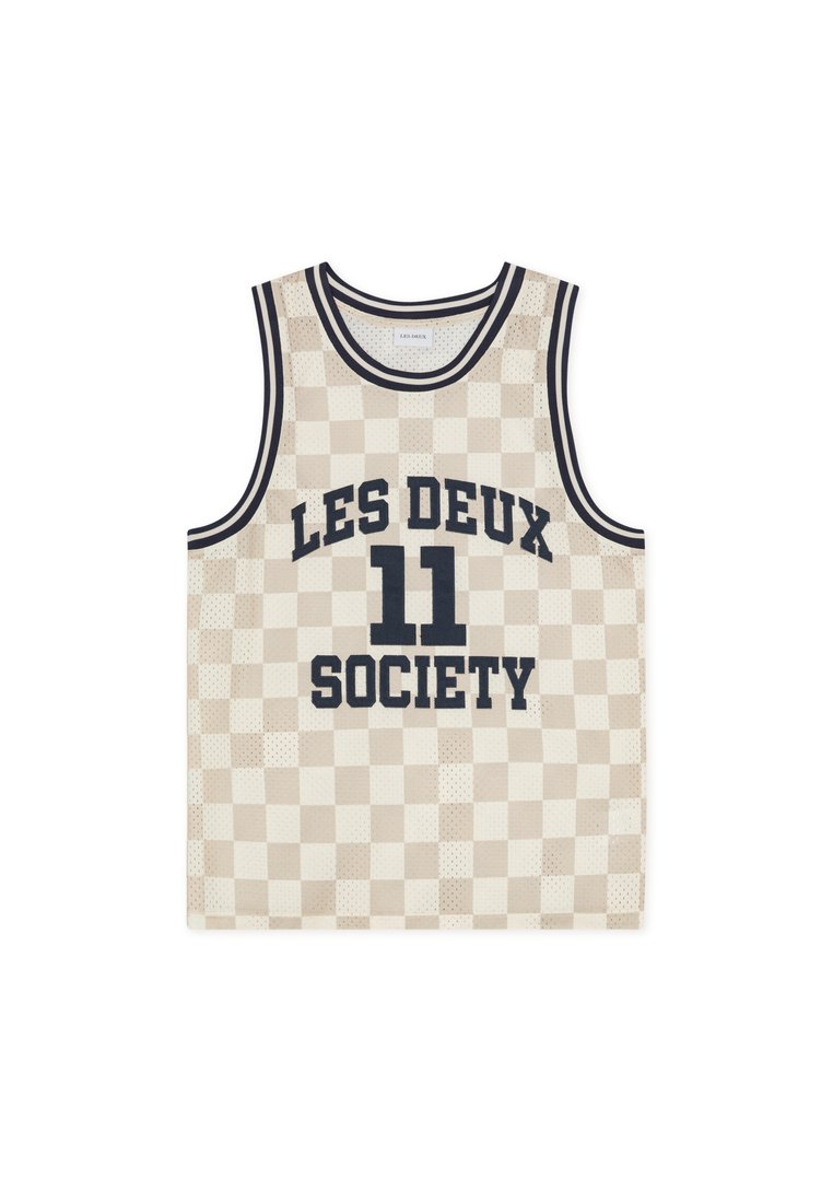 Basketball-Trägershirt in einem beigen und cremefarbenen Schachbrettmuster, mit dunkelblauem Schriftzug "LES DEUX" und "11 SOCIETY" sowie einem gerippten Ausschnitt.