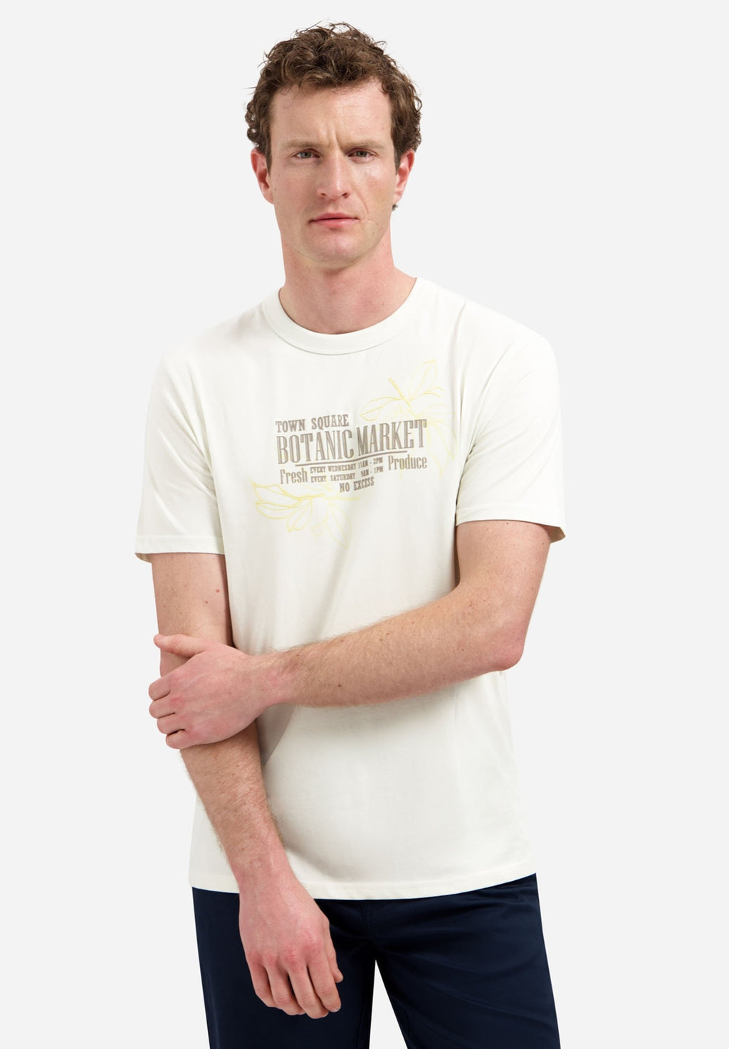 ARTWORK WITH ROUND NECK Media 3