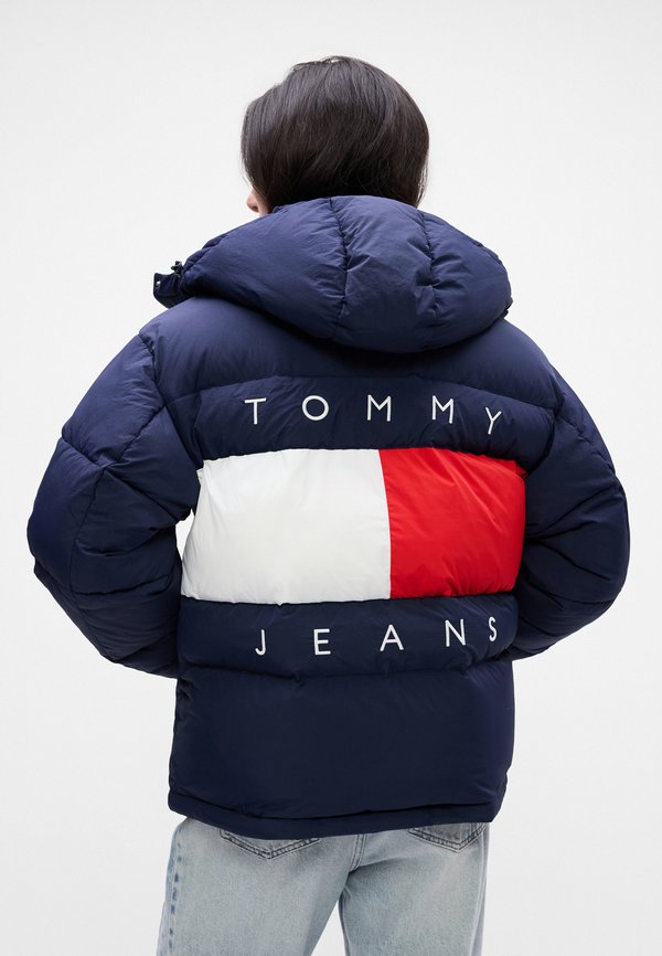 Tommy Jeans HOODED FLAG PUFFER