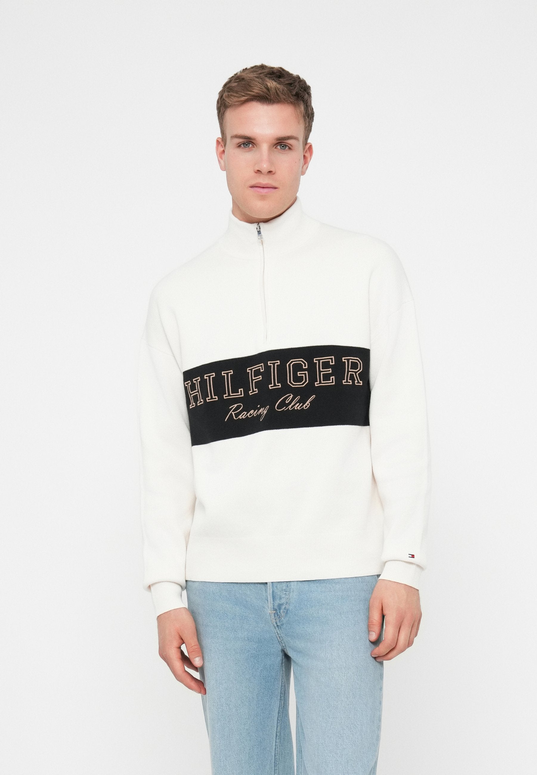 RELAXED QUARTER-ZIP MOCK NECK JUMPER Media 3