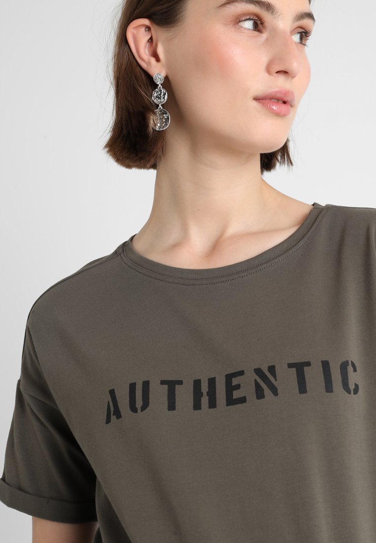 Supermom TEE SLOGAN