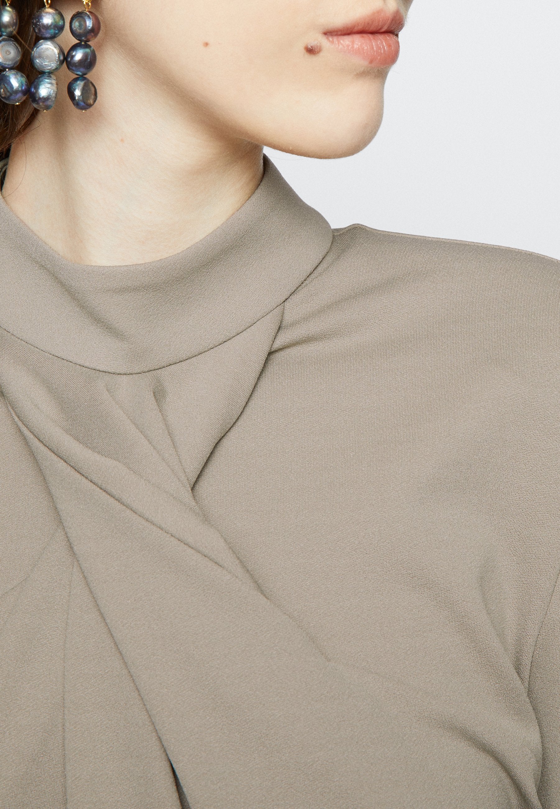 Han Kjøbenhavn SHARP TWISTED DRAPE DRESS