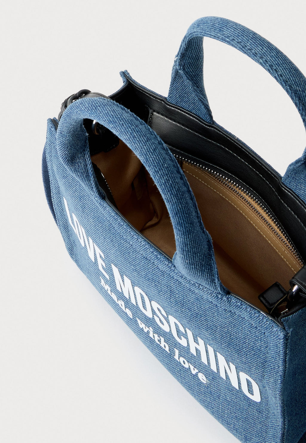 Love Moschino SIGNATURE