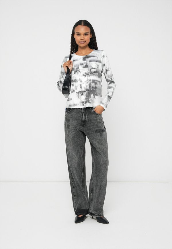 DKNY