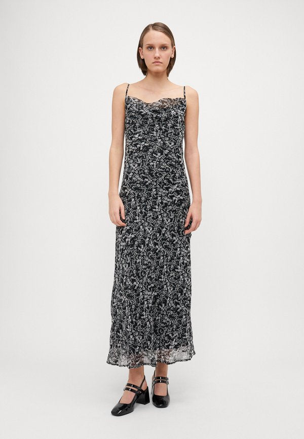 Vero Moda Tall VMSMILLA 7/8 WATERFALL DRESS