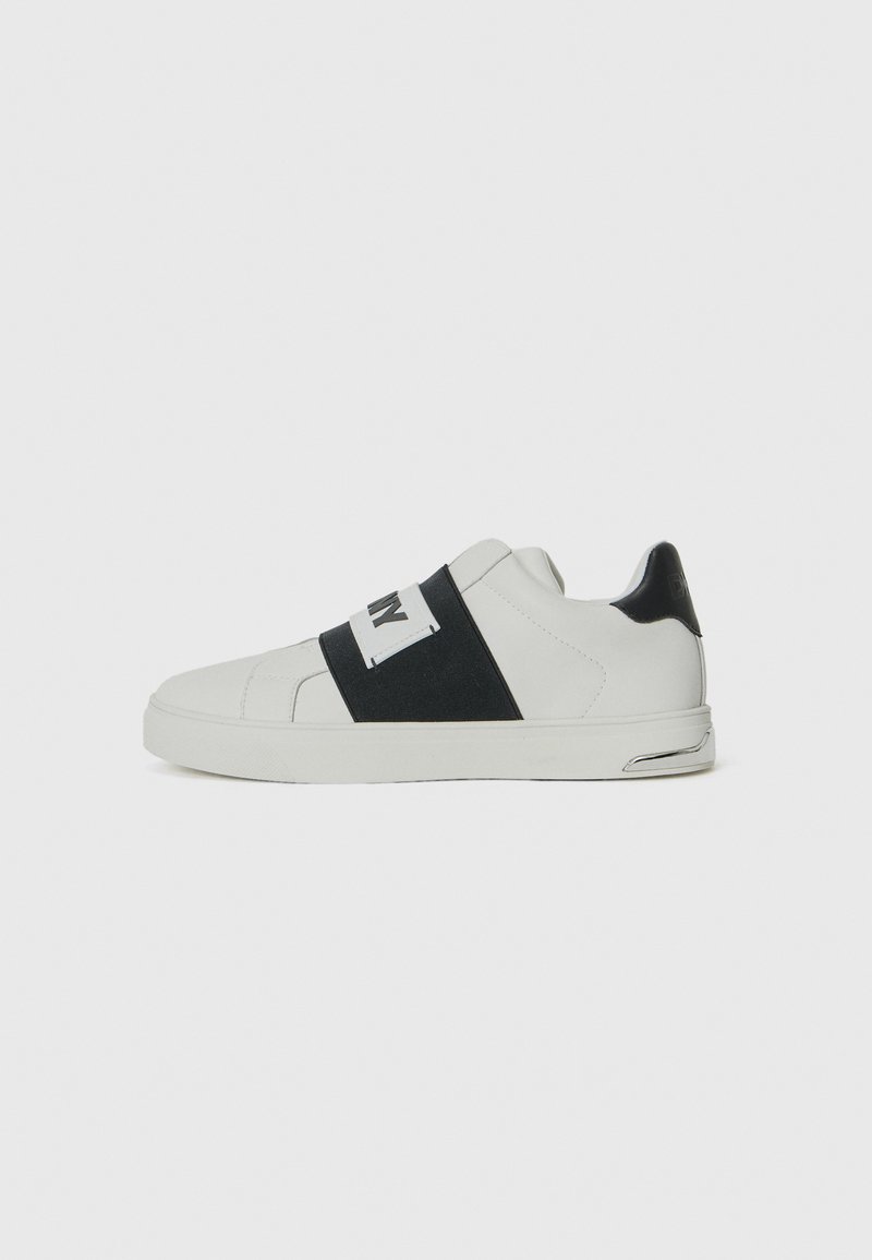 AXTON SLIP ON SNEAKER Media 1