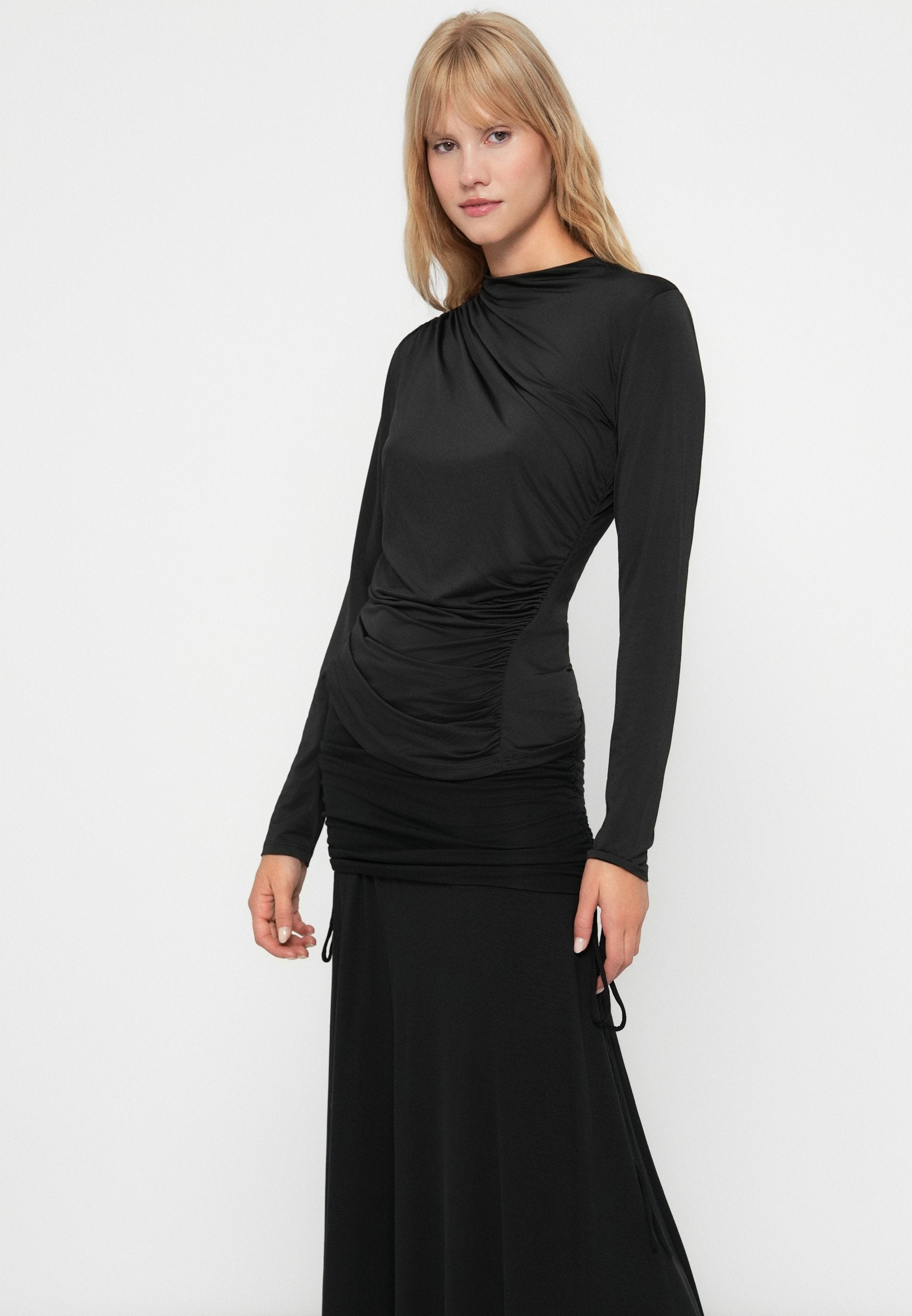 VILA VIZURNA FUNNEL NECK