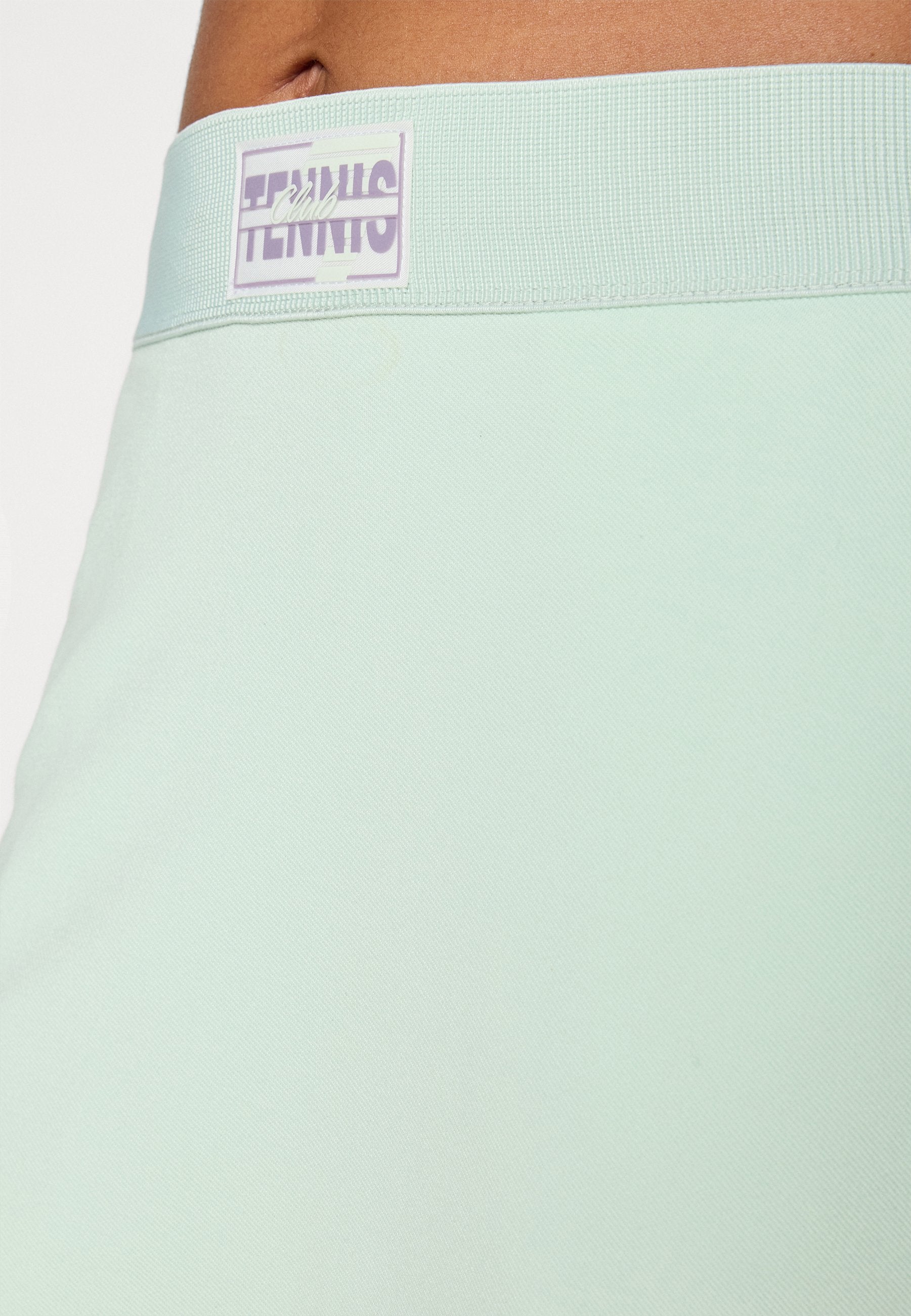 TRAIN TENNIS CLUB SKIRT Media 6