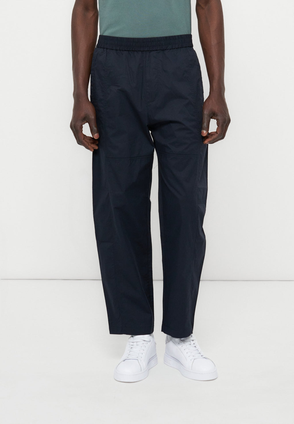 Armani Exchange Chino Media 1