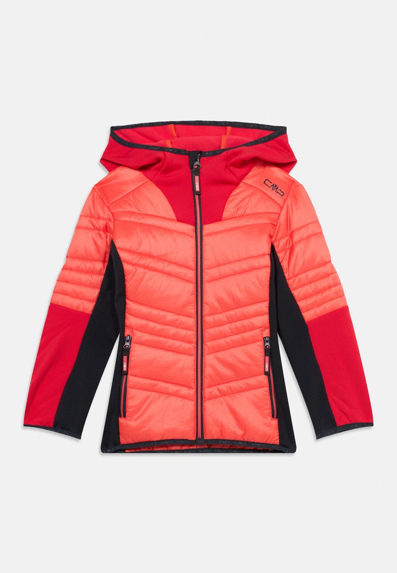 Rote und orange wattierte Jacke mit Kapuze, versehen mit einem Frontreißverschluss, kontrastierenden schwarzen Ärmeln und einem Chevron-Steppmuster.