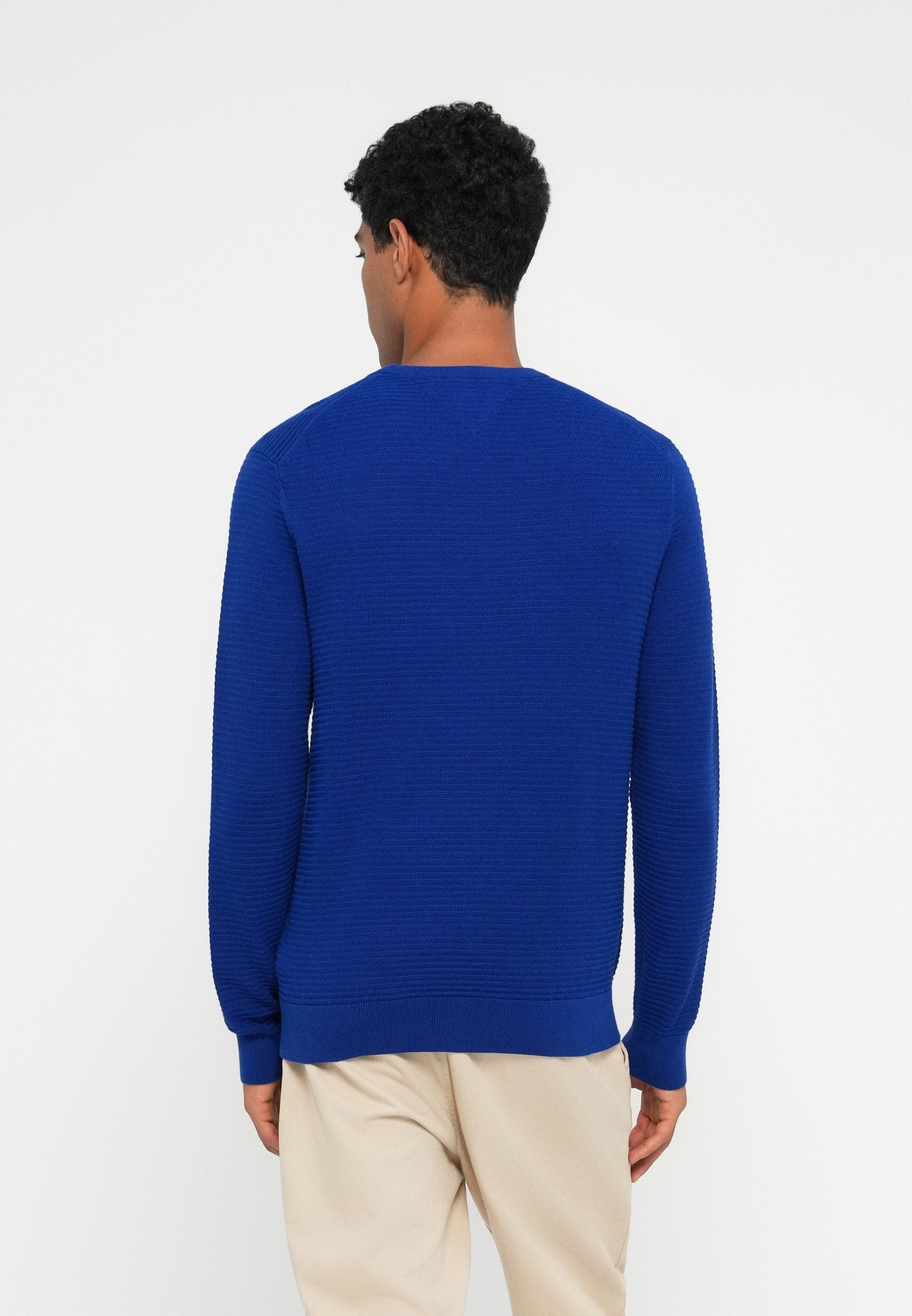 TEXTURED KNIT CREW NECK JUMPER Media 4