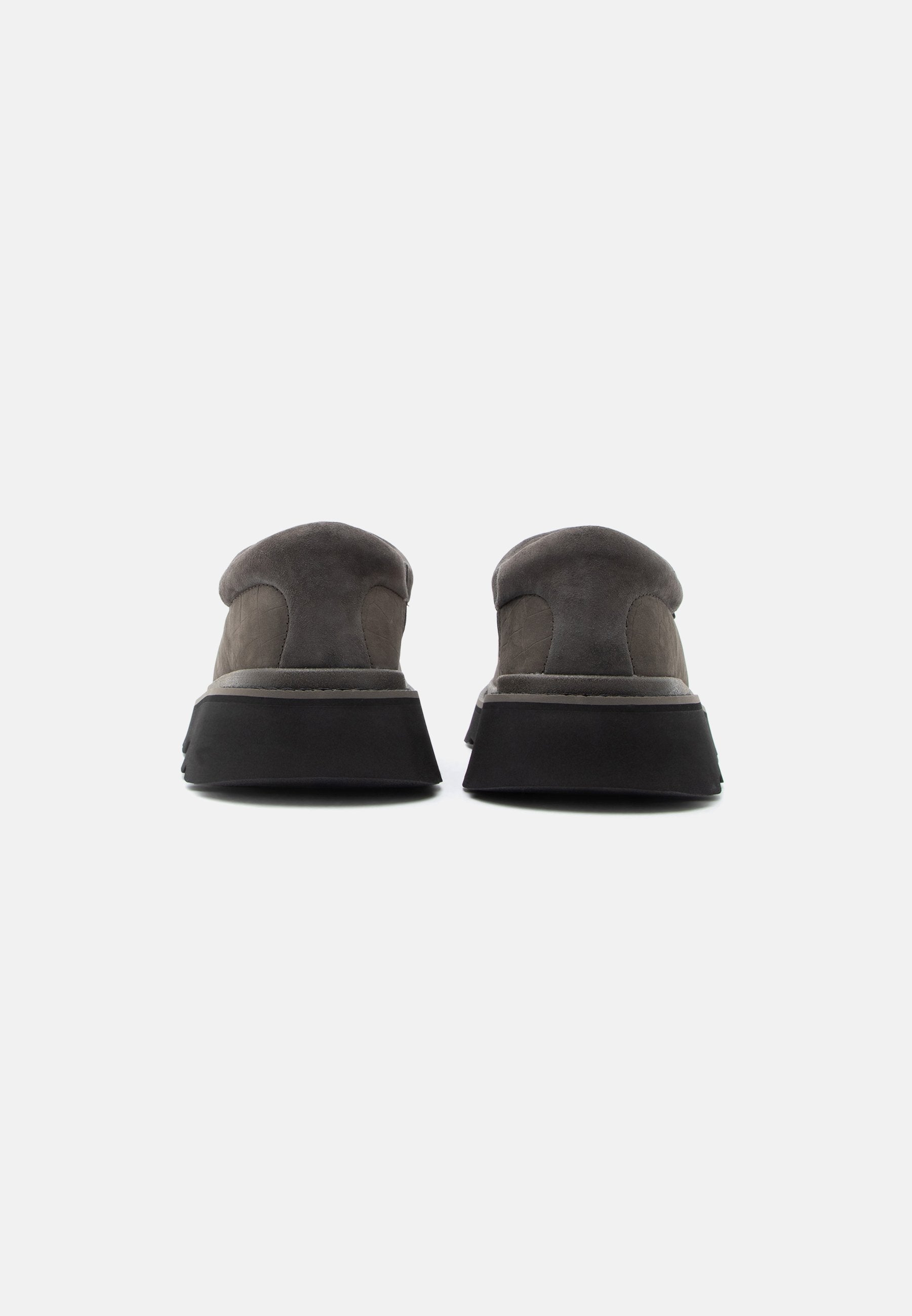 UGG TASMAN LUG EMBOSSED