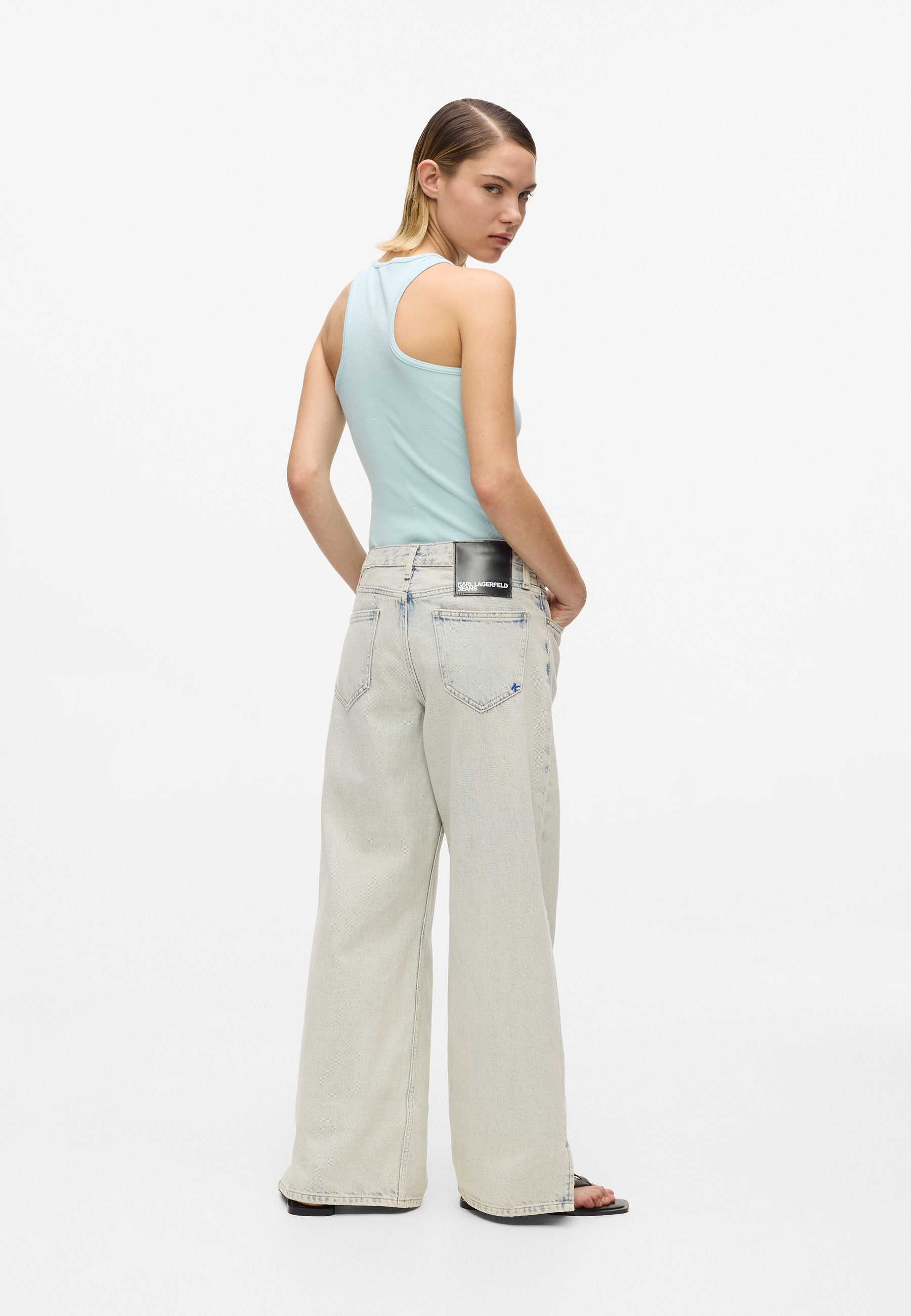 RELAXED SLIT Media 4