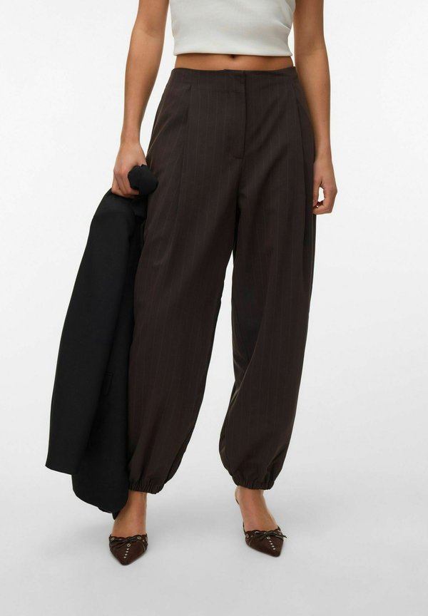 Vero Moda VMTEXAS MW BALLOON PANT - Trousers - chocolate torte