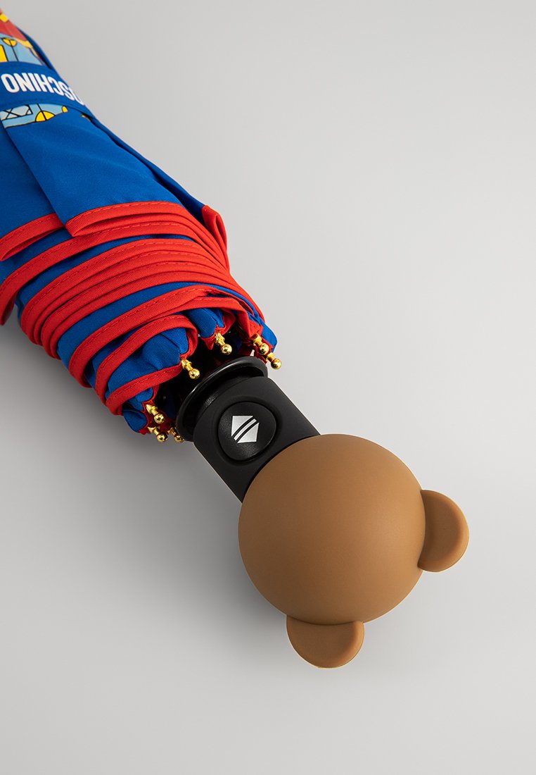 MOSCHINO