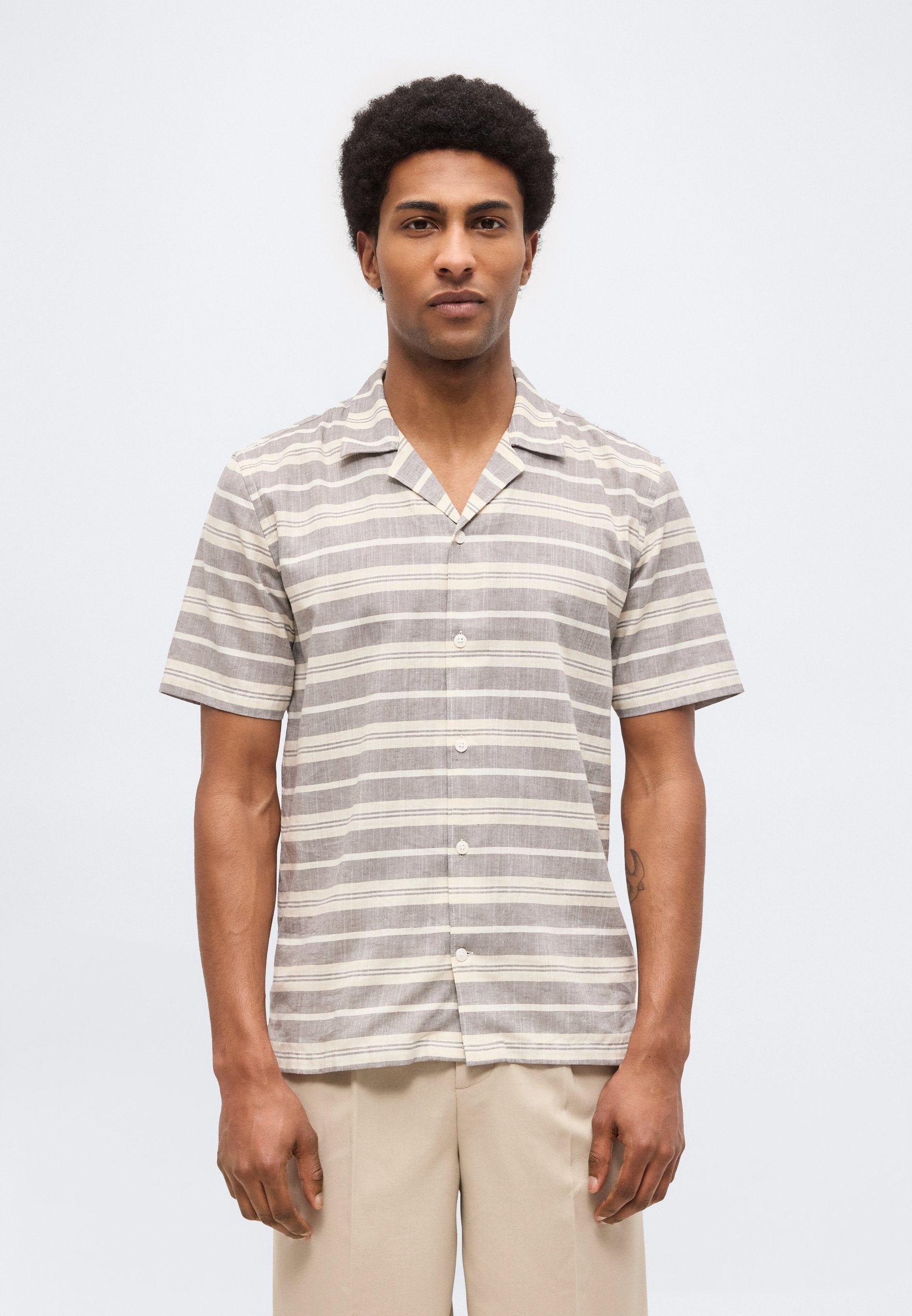 STRIPED STRUCTURE SHIRT Media 4