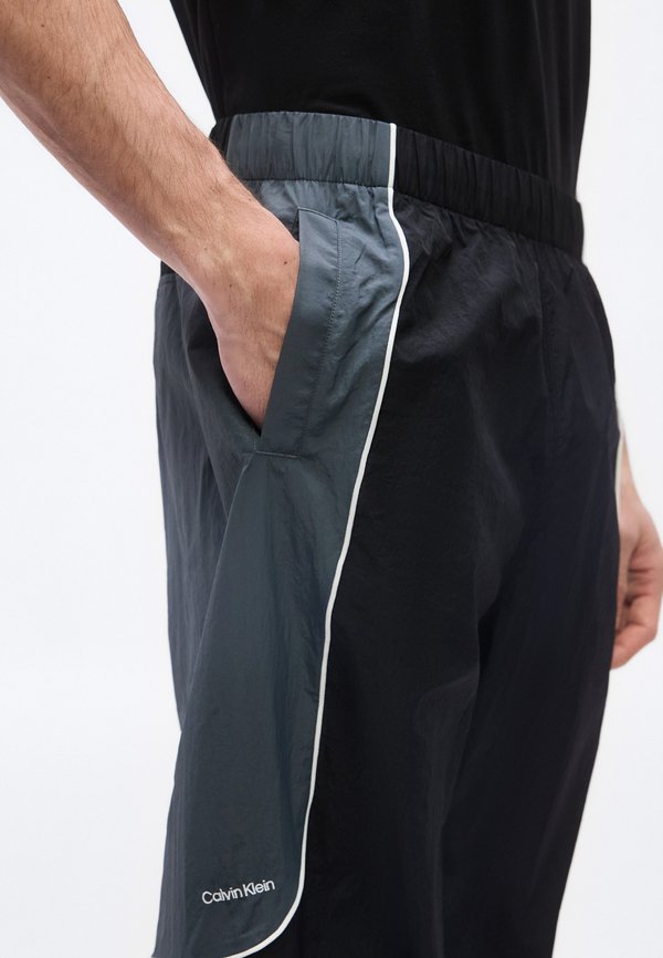 Calvin Klein COLORBLOCK COMMUTER
