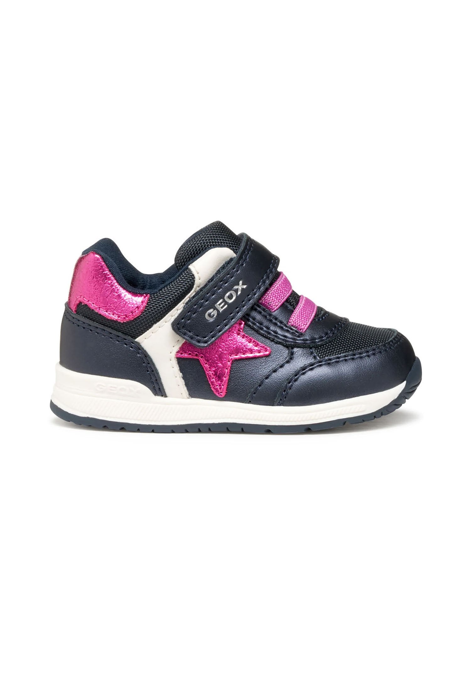 Marineblaue Ledersneaker mit pinkfarbenen metallischen Akzenten und Stern-Detail, ausgestattet mit einem Klettverschluss und einer strukturierten Sohle für besseren Halt.