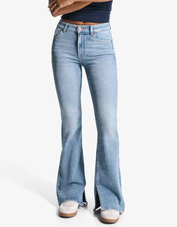 Bershka FLARE - SPLIT - Flared Jeans - light blue denim