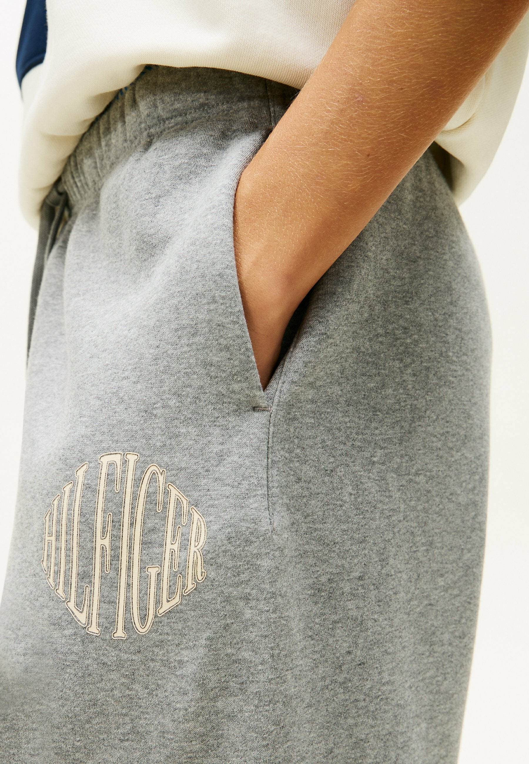 FLEX RELAXED CUFFED LEG JOGGERS Media 5