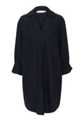 Dunkelblaues Leinenhemdkleid mit Kragen, langen Ärmeln und gerafften Manschetten. Verfügt über ein Wickeldesign und eine lockere Passform.