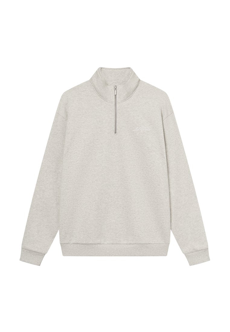 Hellgraues Sweatshirt mit einem halben Reißverschluss, lockerer Passform und gerippten Bündchen. Hergestellt aus weichem Stoff und mit einem minimalistischen Logo auf der Brust.
