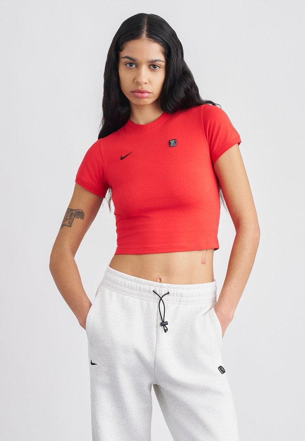 Nike Sportswear SHOX TEE - Basic T-shirt - university red