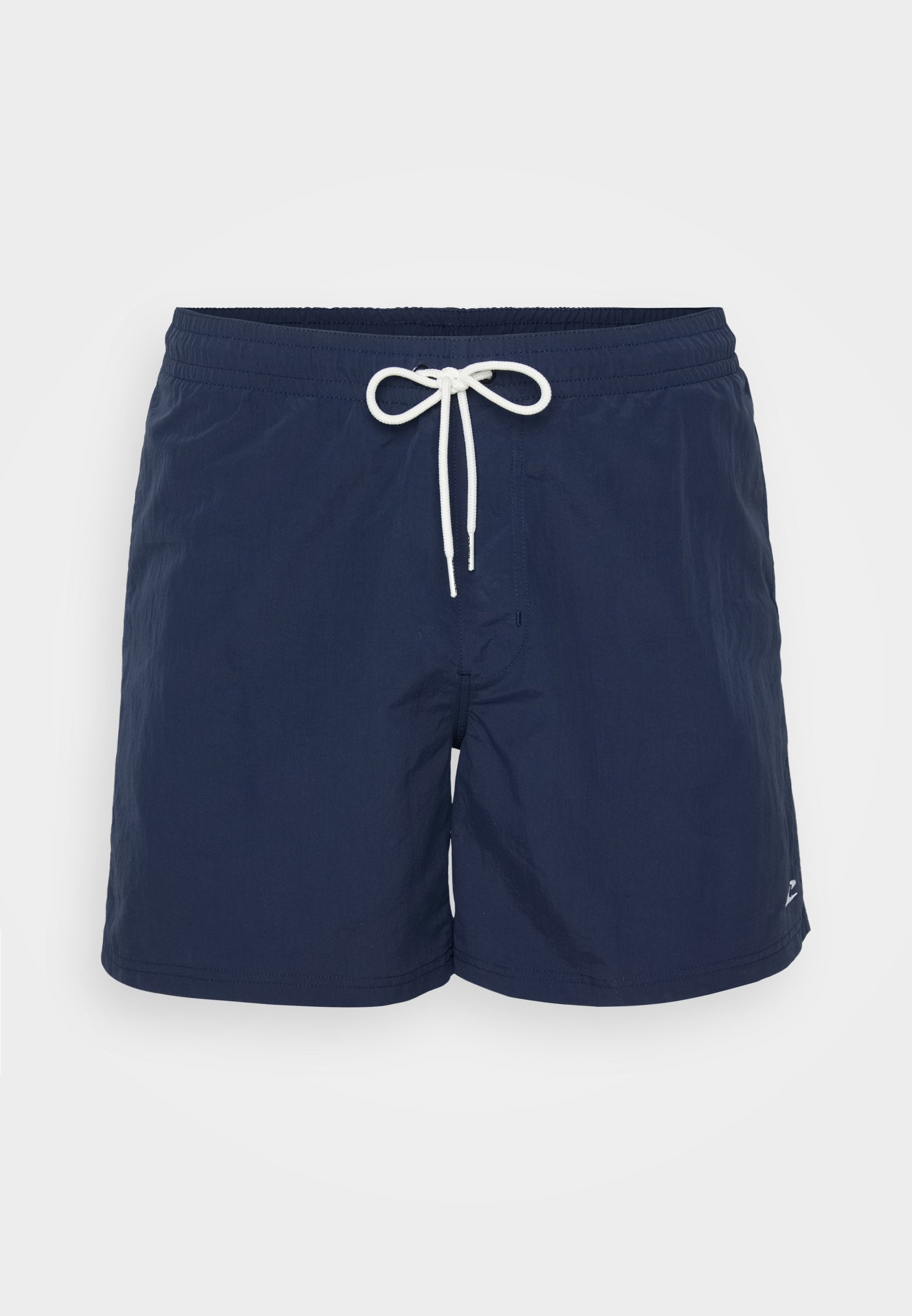 Marineblaue Badeshorts mit elastischem Bund und weißem Kordelzug. Glatte Textur, Oberschenkellänge, mit kleinem Logo an der Seite.