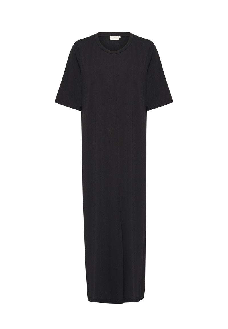 Schwarzes kurzes Kleid mit kurzen Ärmeln, gerader Silhouette, knielang, aus glattem Stoff mit rundem Ausschnitt und ohne sichtbare Verschlüsse.